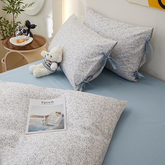 91家纺网 家纺一手货源 找家纺 一米阳光 2026年春夏新款小清新蝴蝶结绑带款全棉纯棉四件套 青花瓷