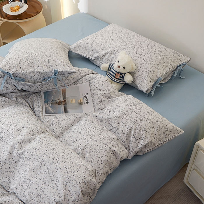 91家纺网 家纺一手货源 找家纺 一米阳光 2026年春夏新款小清新蝴蝶结绑带款全棉纯棉四件套 青花瓷