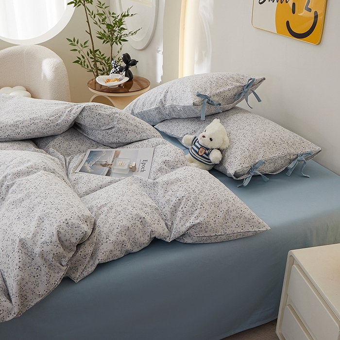 91家纺网 家纺一手货源 找家纺 一米阳光 2026年春夏新款小清新蝴蝶结绑带款全棉纯棉四件套 青花瓷