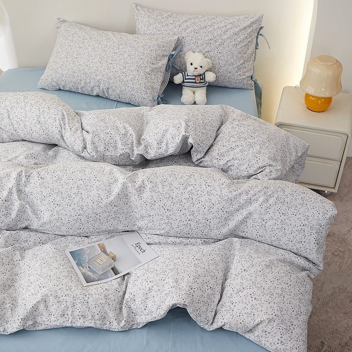 91家纺网 家纺一手货源 找家纺 一米阳光 2026年春夏新款小清新蝴蝶结绑带款全棉纯棉四件套 青花瓷