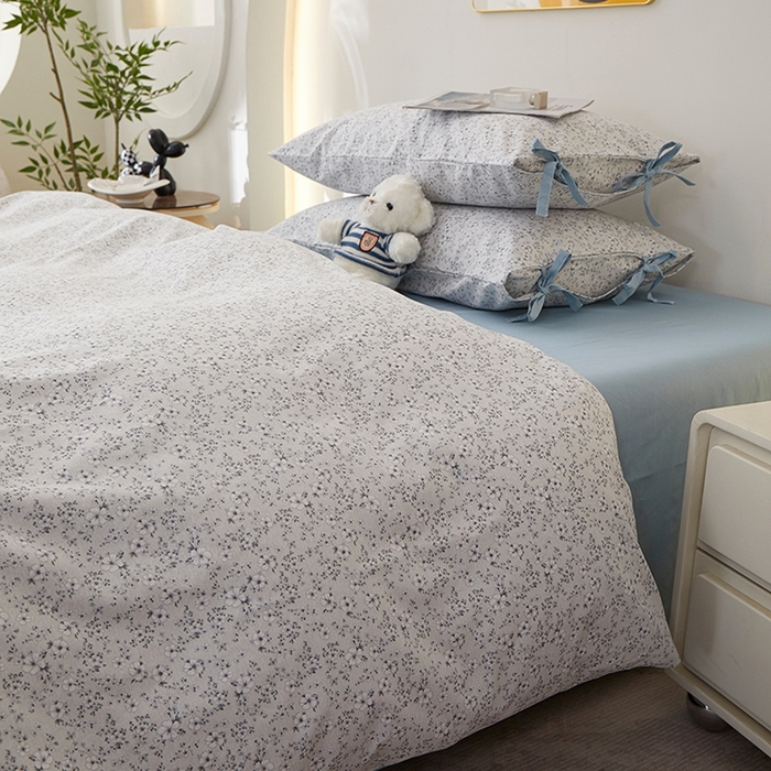 91家纺网 家纺一手货源 找家纺 一米阳光 2026年春夏新款小清新蝴蝶结绑带款全棉纯棉四件套 青花瓷