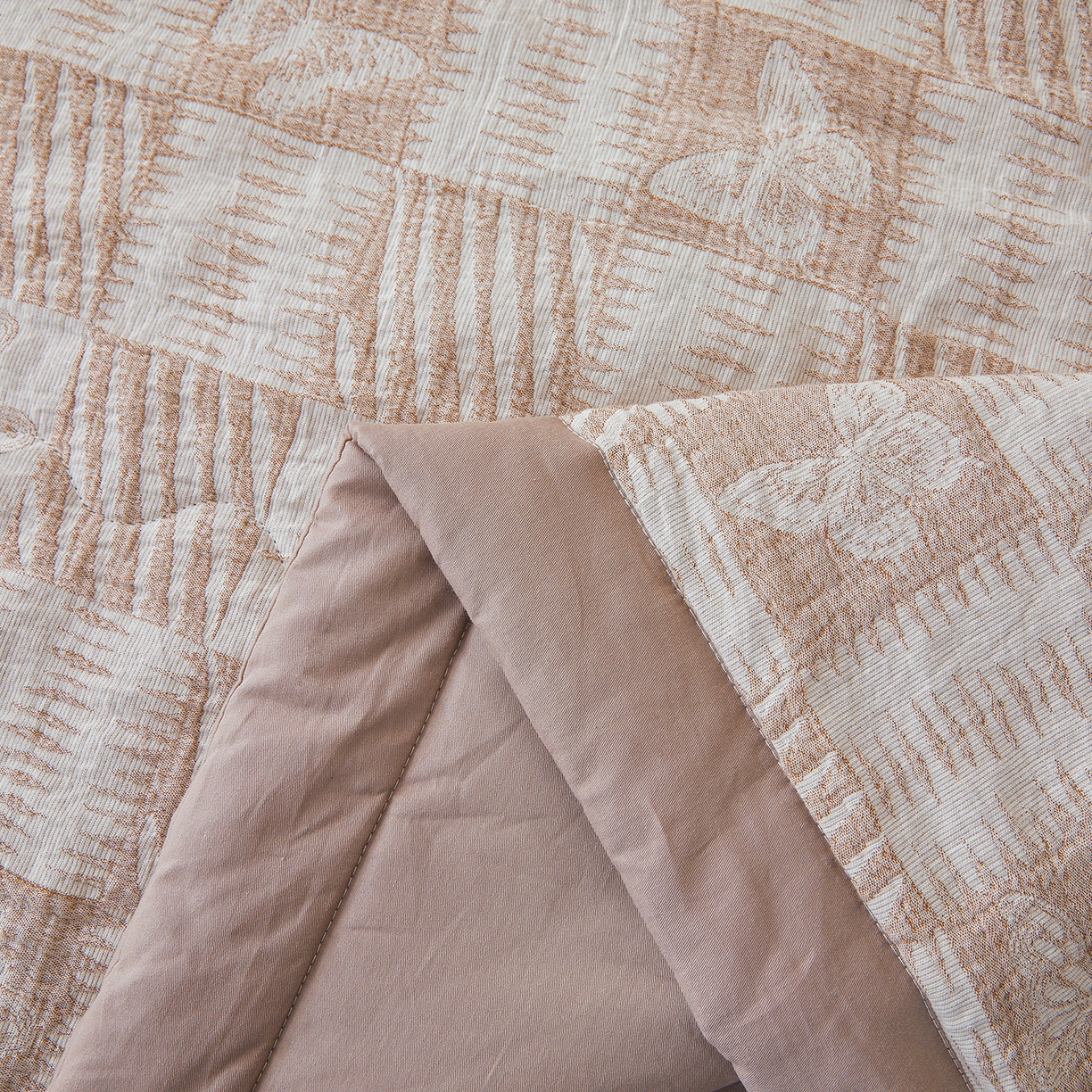 91家纺网 家纺一手货源 找家纺 乐家毛巾被（工厂自产自销） 2026新款全棉色织三层提花夏季大豆纤维被 方格蝴蝶