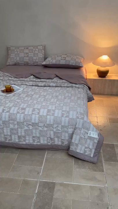 91家纺网 家纺一手货源 找家纺 乐家毛巾被（工厂自产自销） 2026新款全棉色织三层提花夏季大豆纤维被 方格蝴蝶