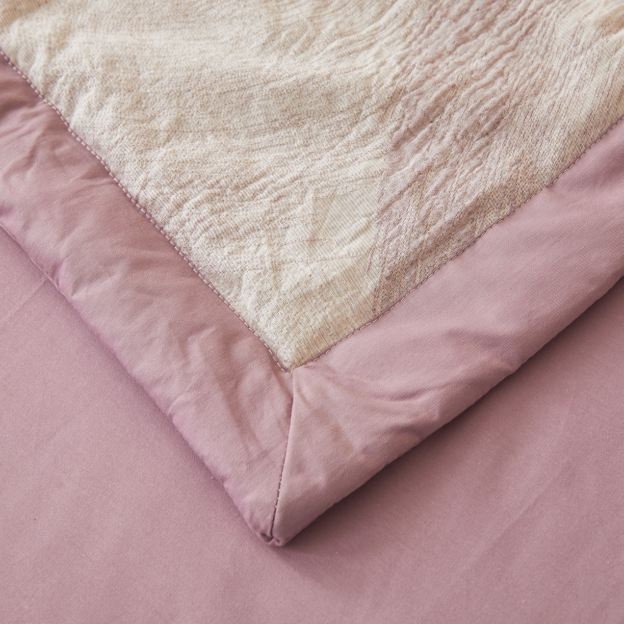 91家纺网 家纺一手货源 找家纺 乐家毛巾被（工厂自产自销） 2026新款全棉色织三层提花夏季大豆纤维被 惊鸿