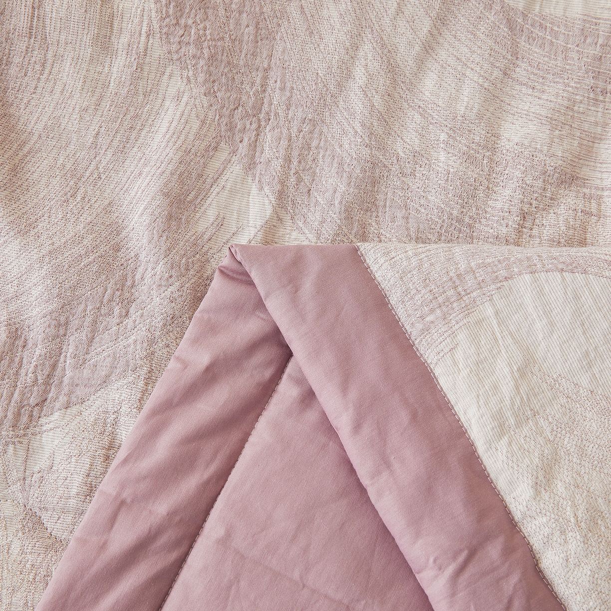 91家纺网 家纺一手货源 找家纺 乐家毛巾被（工厂自产自销） 2026新款全棉色织三层提花夏季大豆纤维被 惊鸿