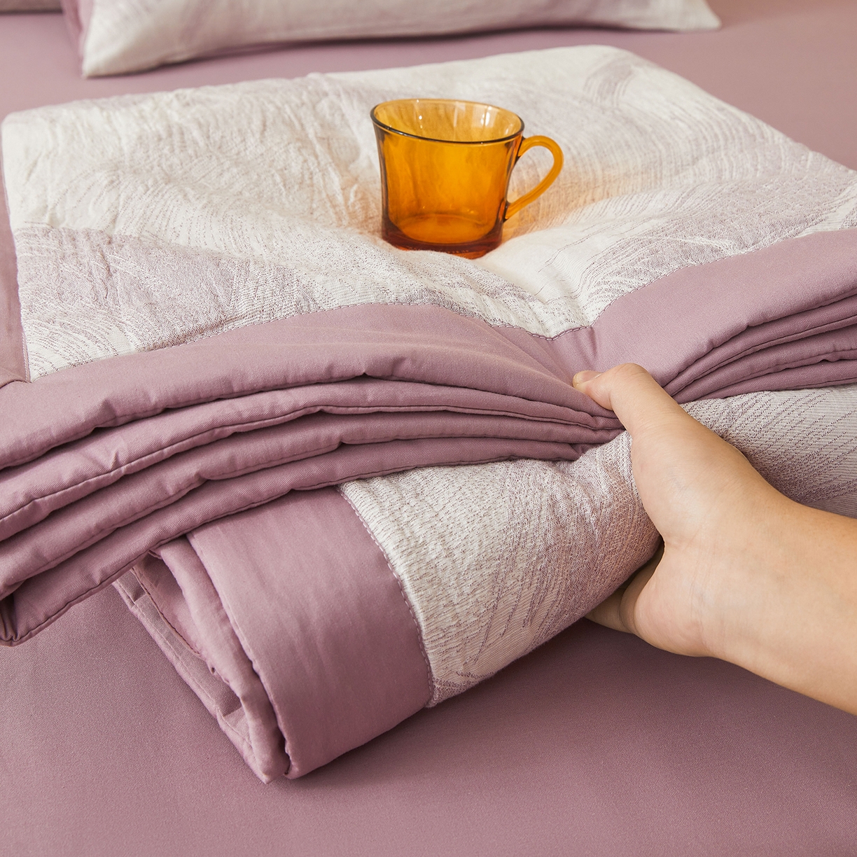 91家纺网 家纺一手货源 找家纺 乐家毛巾被（工厂自产自销） 2026新款全棉色织三层提花夏季大豆纤维被 惊鸿