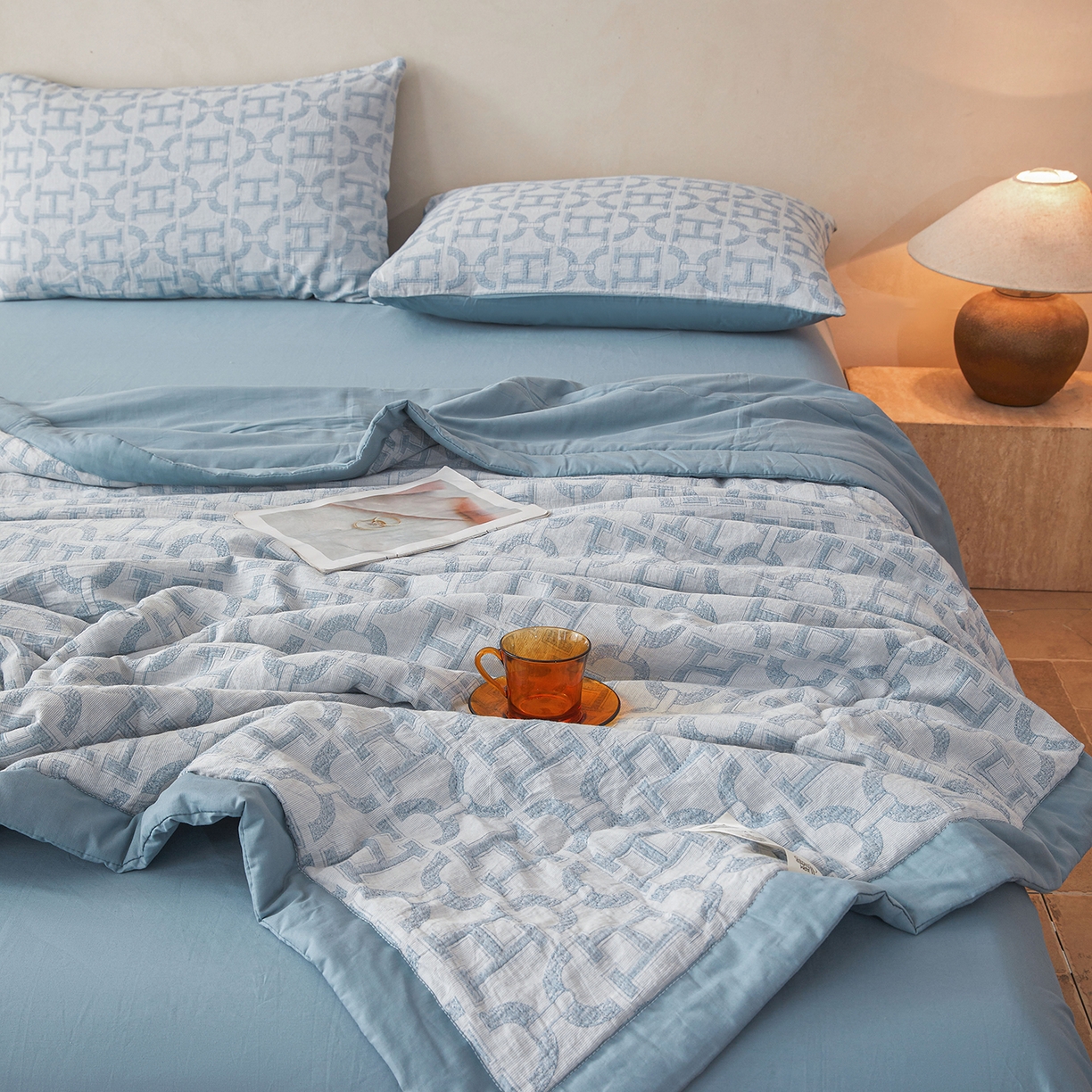 91家纺网 家纺一手货源 找家纺 乐家毛巾被（工厂自产自销） 2026新款全棉色织三层提花夏季大豆纤维被 蓝韵