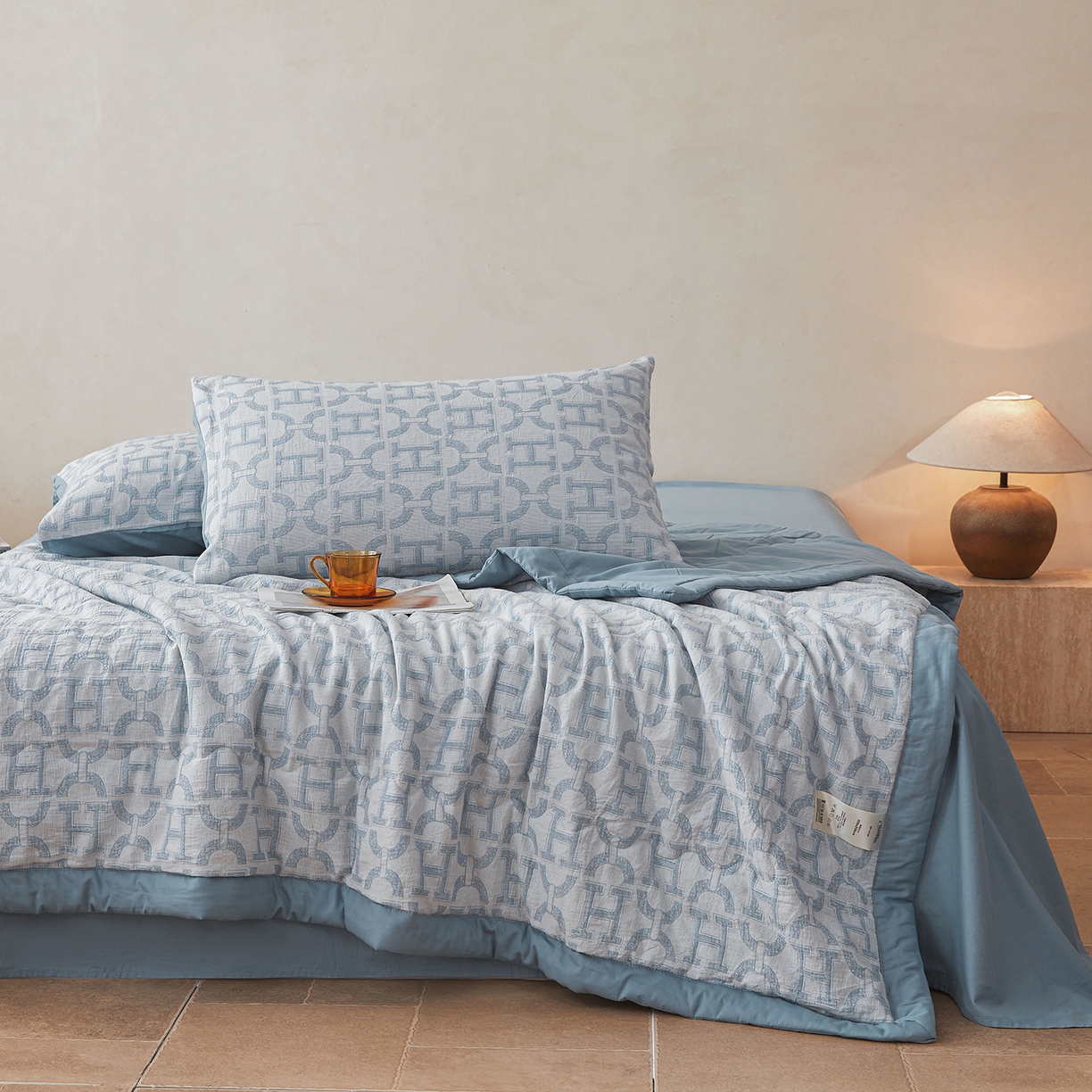 91家纺网 家纺一手货源 找家纺 乐家毛巾被（工厂自产自销） 2026新款全棉色织三层提花夏季大豆纤维被 蓝韵