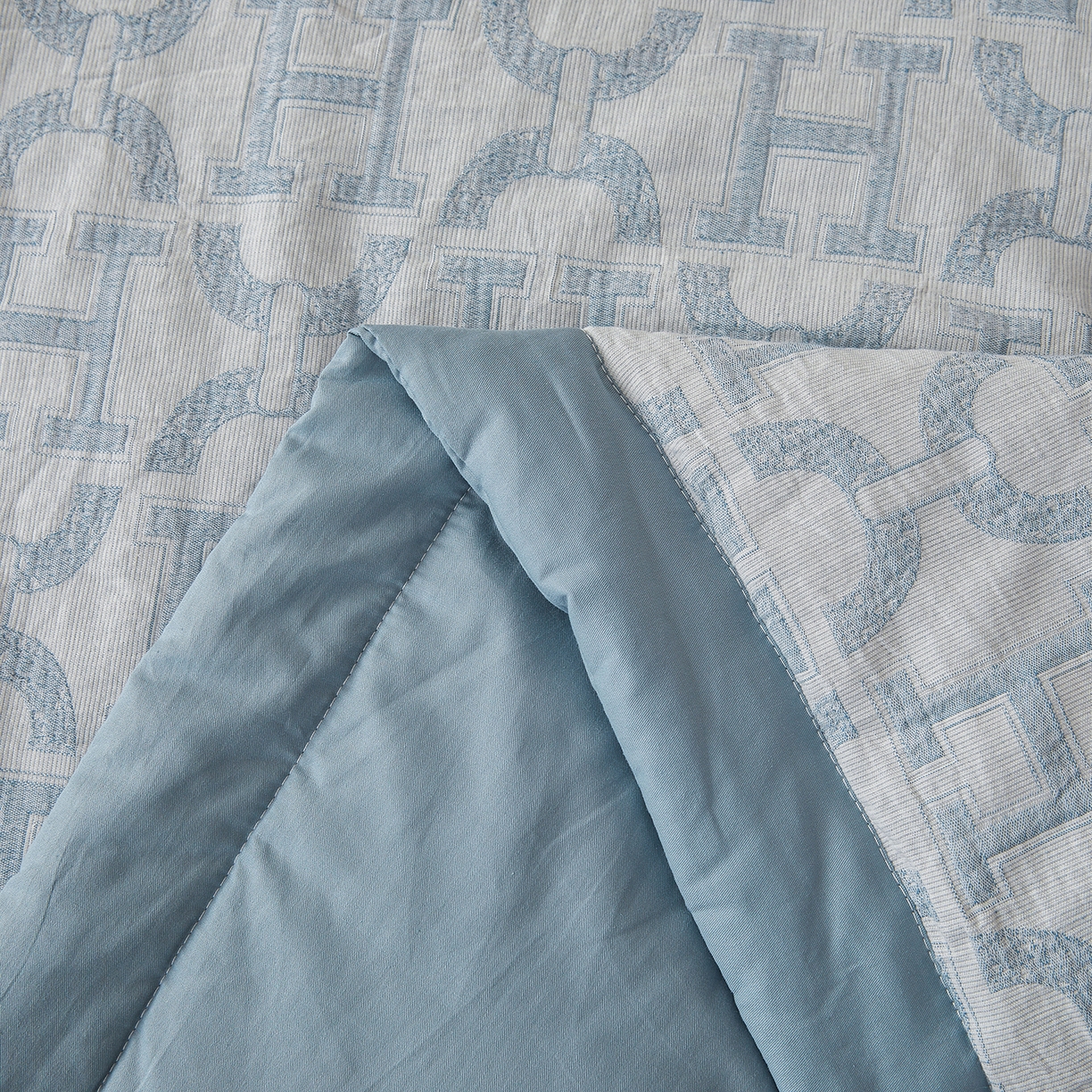 91家纺网 家纺一手货源 找家纺 乐家毛巾被（工厂自产自销） 2026新款全棉色织三层提花夏季大豆纤维被 蓝韵