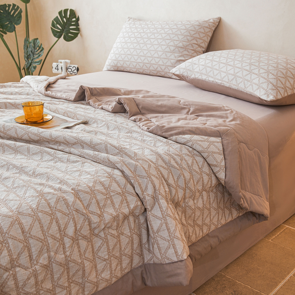 91家纺网 家纺一手货源 找家纺 乐家毛巾被（工厂自产自销） 2026新款全棉色织三层提花夏季大豆纤维被 菱韵