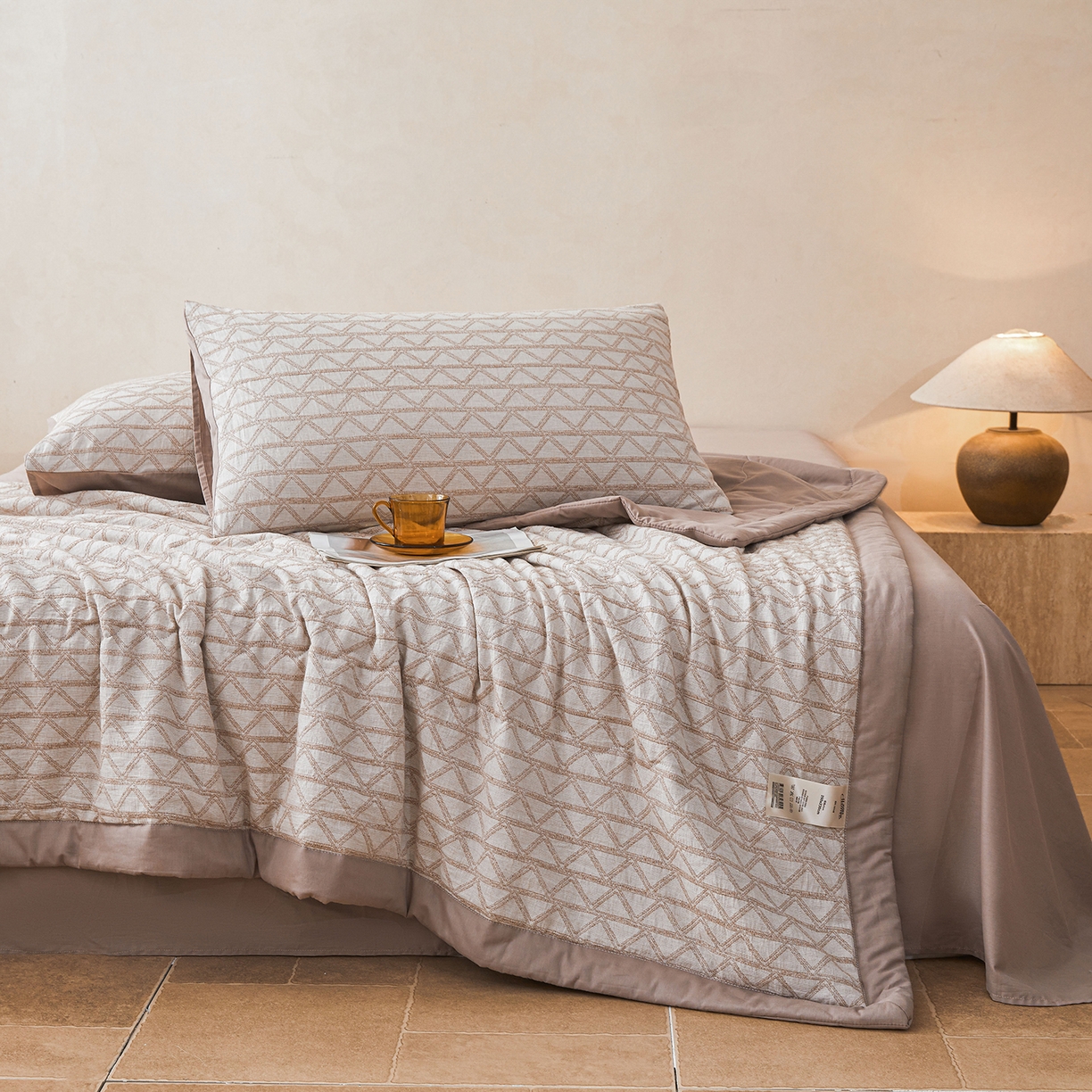 91家纺网 家纺一手货源 找家纺 乐家毛巾被（工厂自产自销） 2026新款全棉色织三层提花夏季大豆纤维被 菱韵