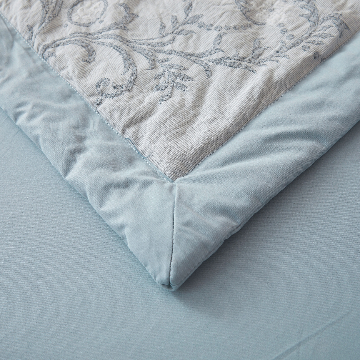 91家纺网 家纺一手货源 找家纺 乐家毛巾被（工厂自产自销） 2026新款全棉色织三层提花夏季大豆纤维被 迷雾