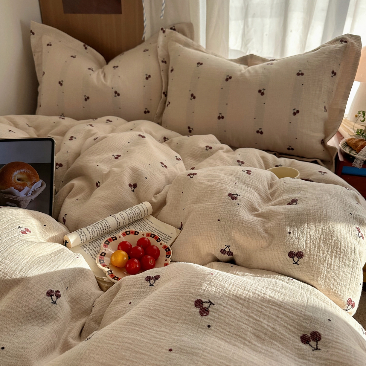 91家纺网 家纺一手货源 找家纺 萝莉家纺 2026新款全棉纯棉色织双层纱提花四件套 点点樱桃