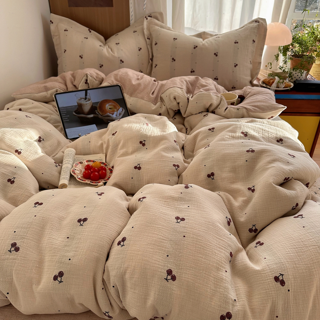 91家纺网 家纺一手货源 找家纺 萝莉家纺 2026新款全棉纯棉色织双层纱提花四件套 点点樱桃