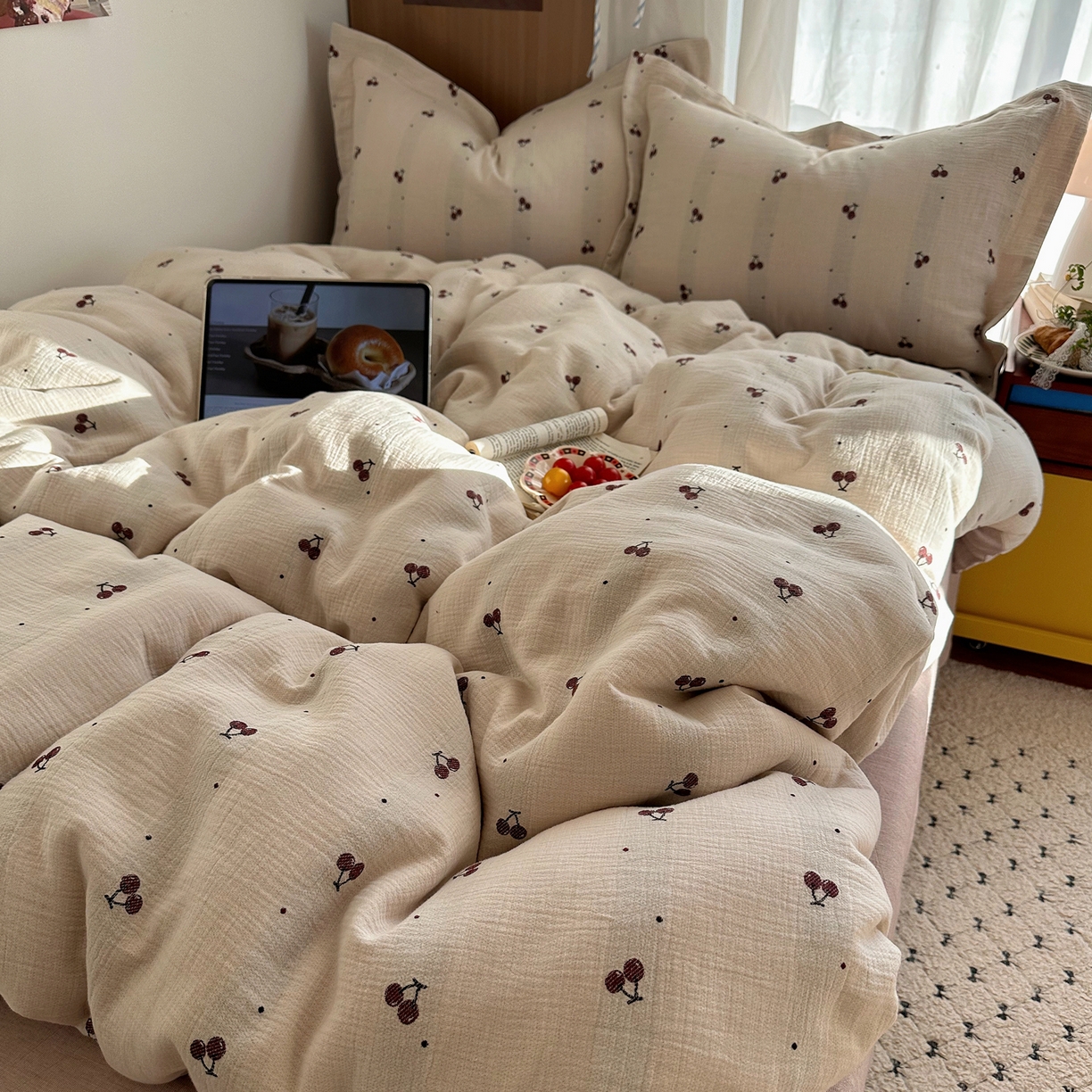 91家纺网 家纺一手货源 找家纺 萝莉家纺 2026新款全棉纯棉色织双层纱提花四件套 点点樱桃