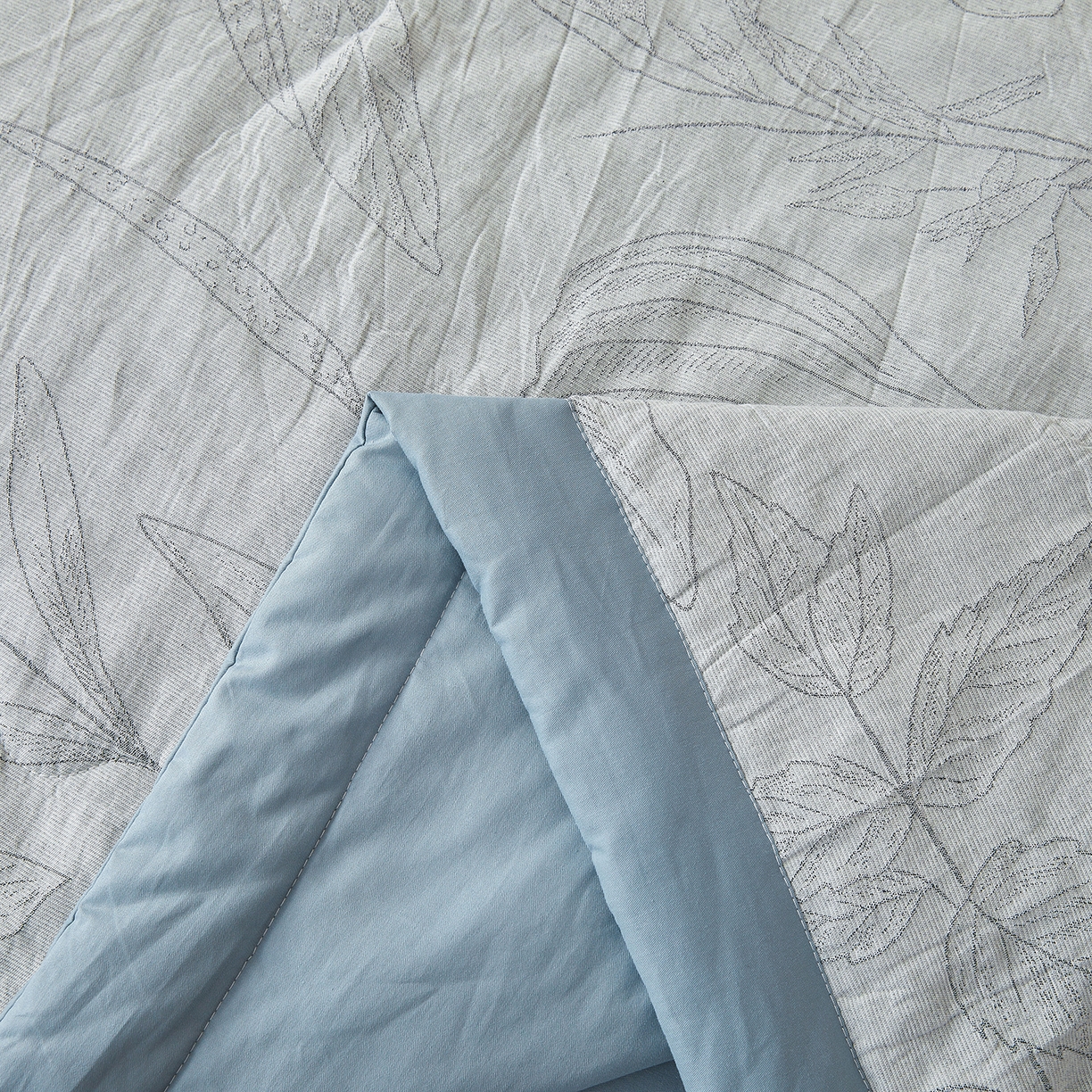 91家纺网 家纺一手货源 找家纺 乐家毛巾被（工厂自产自销） 2026新款全棉色织三层提花夏季大豆纤维被 绮华