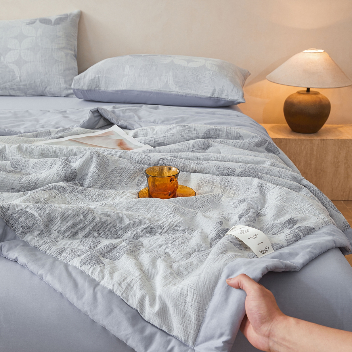 91家纺网 家纺一手货源 找家纺 乐家毛巾被（工厂自产自销） 2026新款全棉色织三层提花夏季大豆纤维被 青枝绿叶