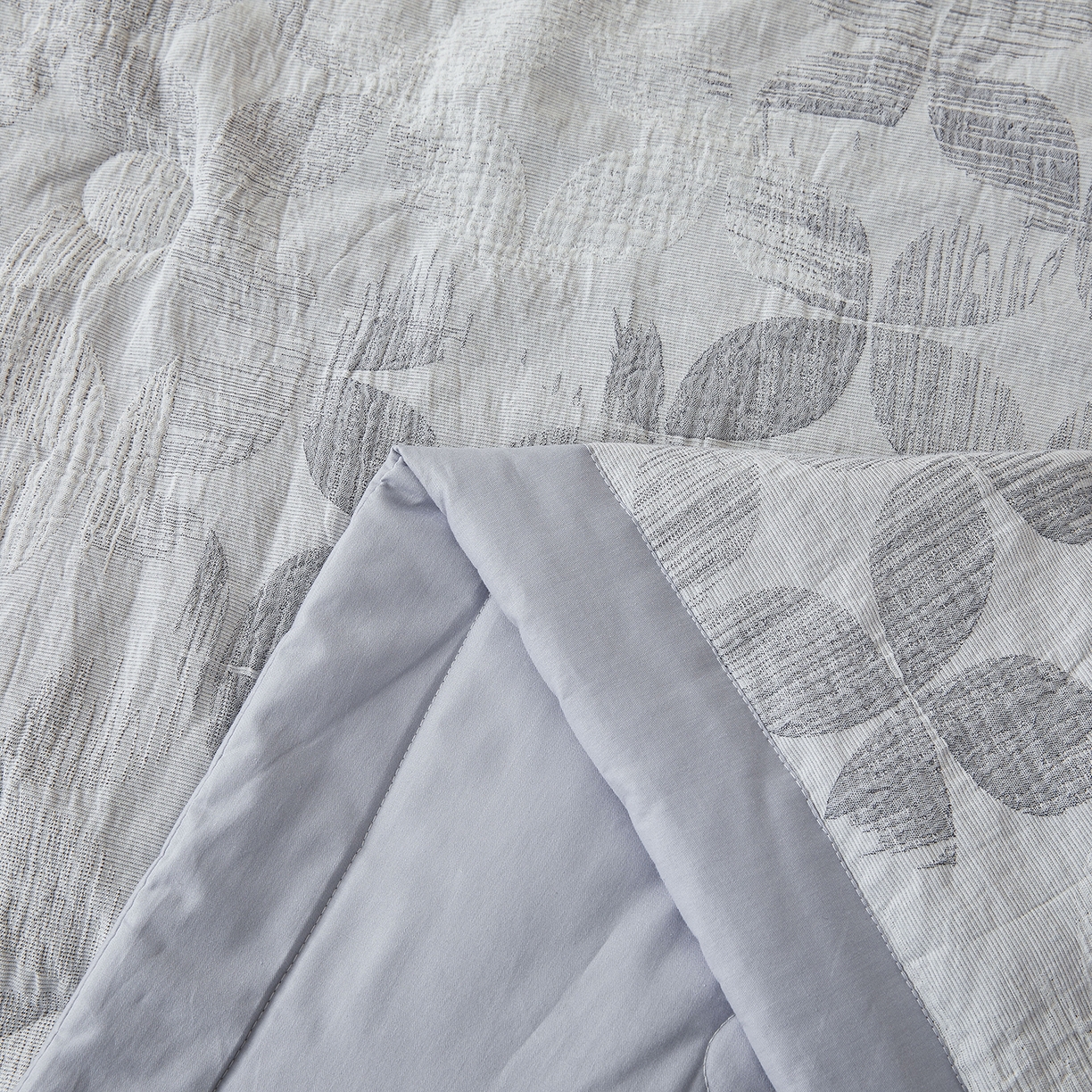 91家纺网 家纺一手货源 找家纺 乐家毛巾被（工厂自产自销） 2026新款全棉色织三层提花夏季大豆纤维被 青枝绿叶