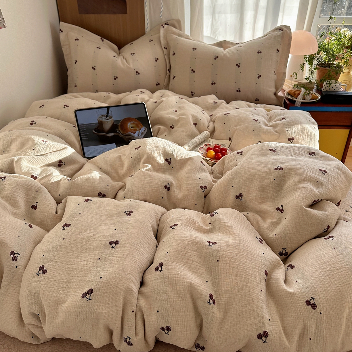 91家纺网 家纺一手货源 找家纺 萝莉家纺 2026新款全棉纯棉色织双层纱提花四件套 点点樱桃