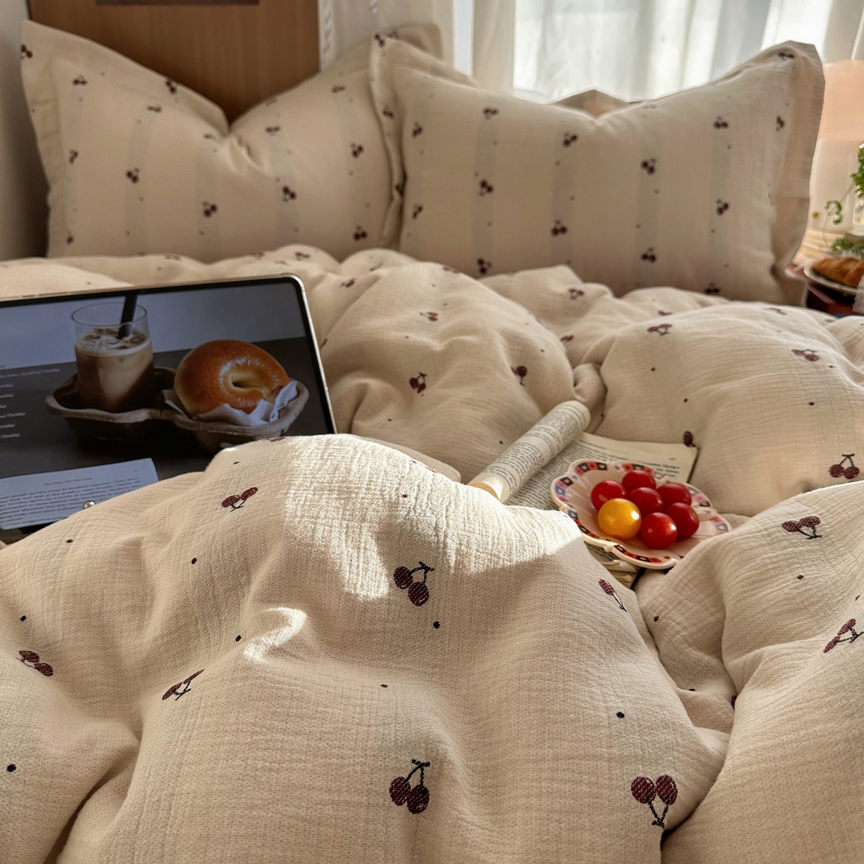 91家纺网 家纺一手货源 找家纺 萝莉家纺 2026新款全棉纯棉色织双层纱提花四件套 点点樱桃