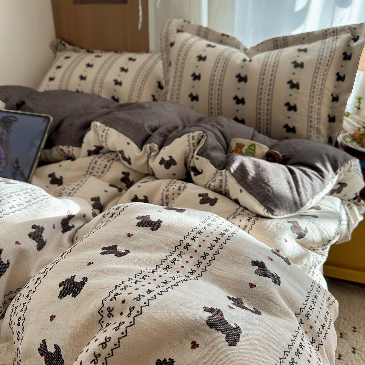 91家纺网 家纺一手货源 找家纺 萝莉家纺 2026新款全棉纯棉色织双层纱提花四件套 爱心狗