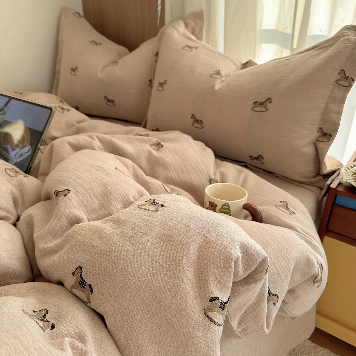 91家纺网 家纺一手货源 找家纺 萝莉家纺 2026新款全棉纯棉色织双层纱提花四件套 翘翘马