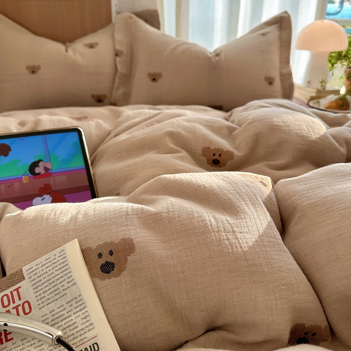 91家纺网 家纺一手货源 找家纺 萝莉家纺 2026新款全棉纯棉色织双层纱提花四件套 小熊头