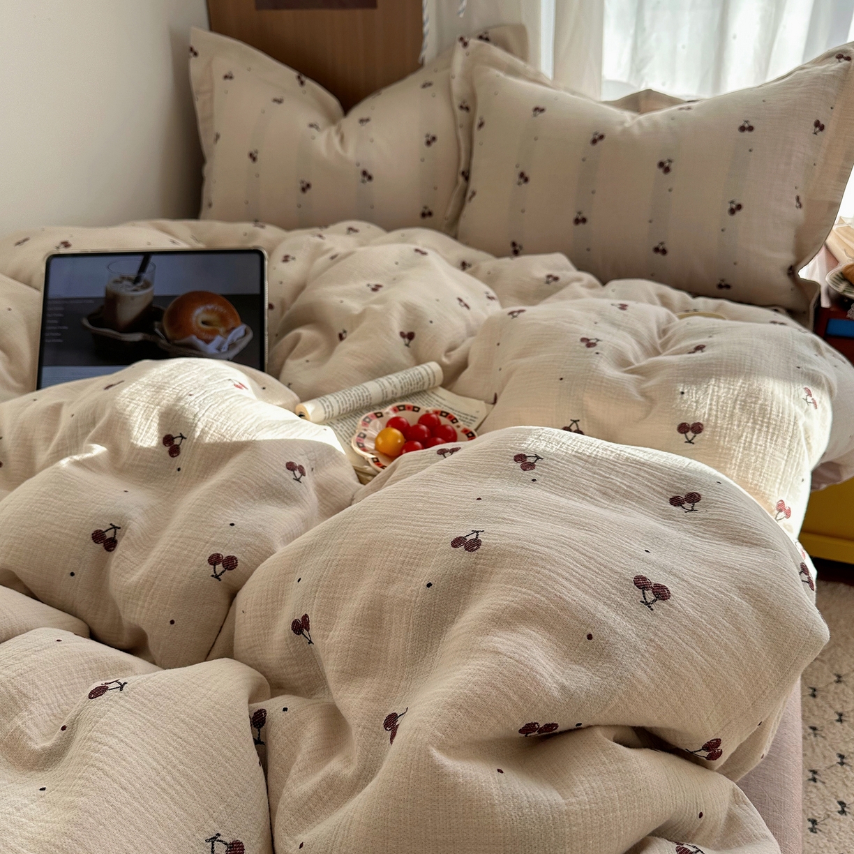 91家纺网 家纺一手货源 找家纺 萝莉家纺 2026新款全棉纯棉色织双层纱提花四件套 点点樱桃