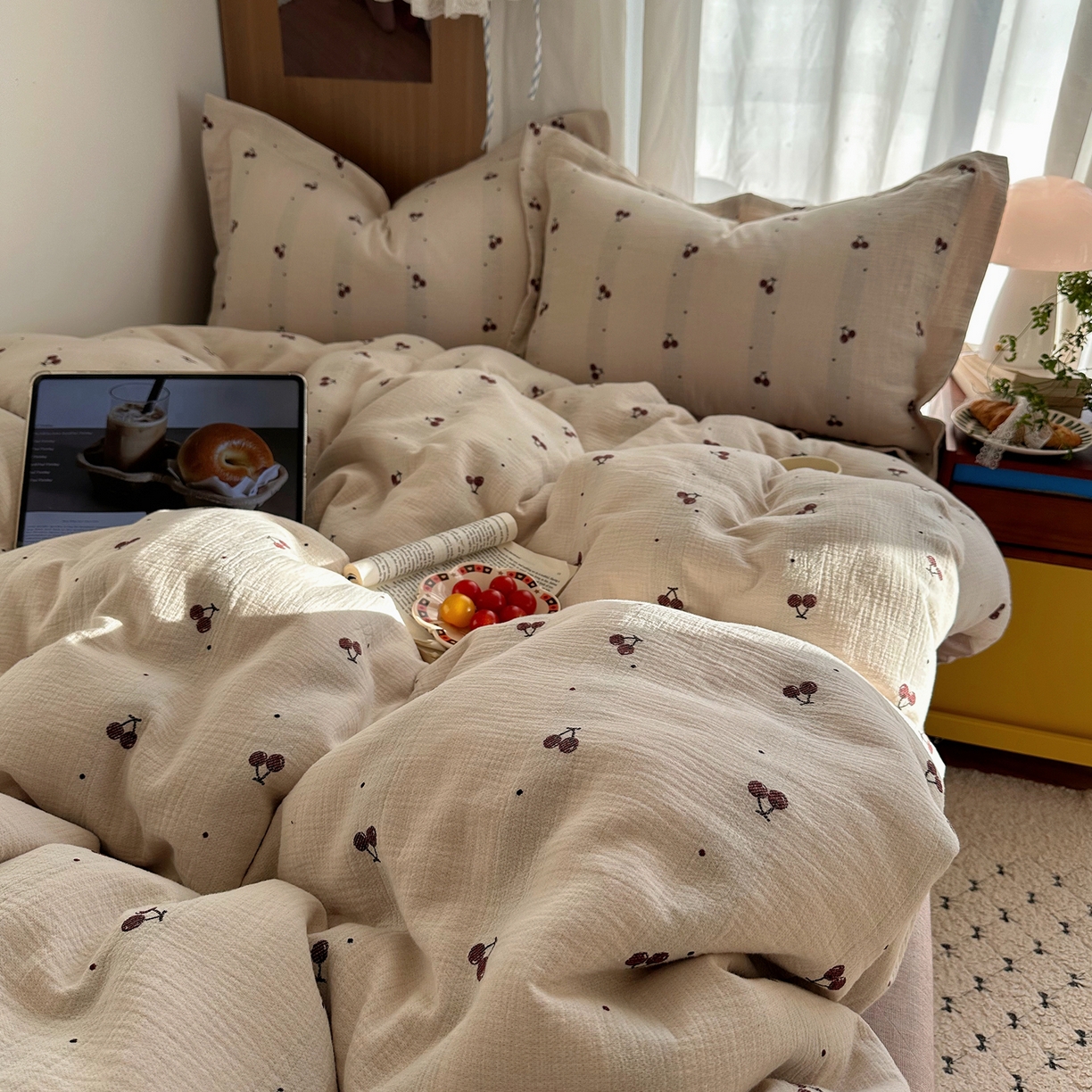 91家纺网 家纺一手货源 找家纺 萝莉家纺 2026新款全棉纯棉色织双层纱提花四件套 点点樱桃