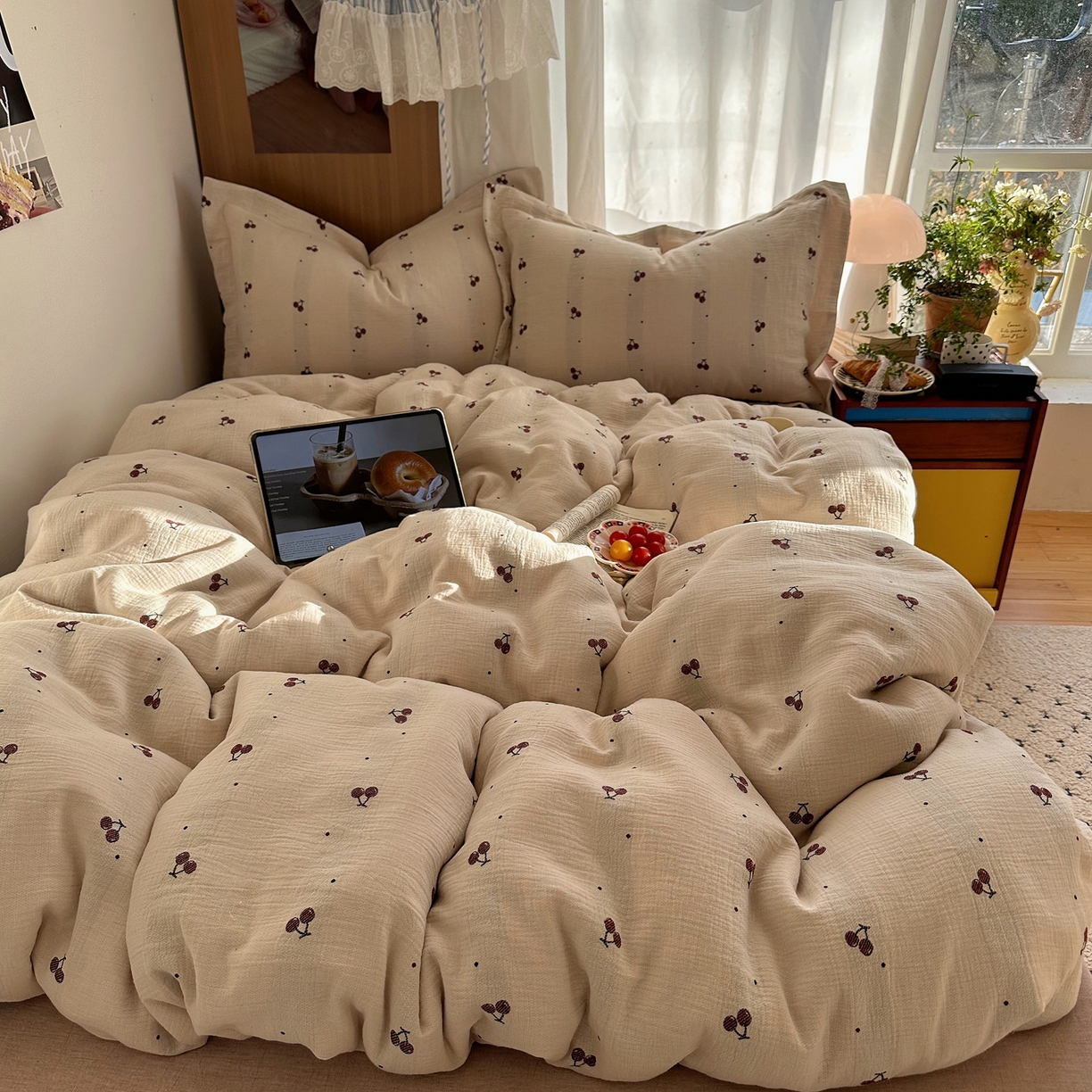 91家纺网 家纺一手货源 找家纺 萝莉家纺 2026新款全棉纯棉色织双层纱提花四件套 点点樱桃