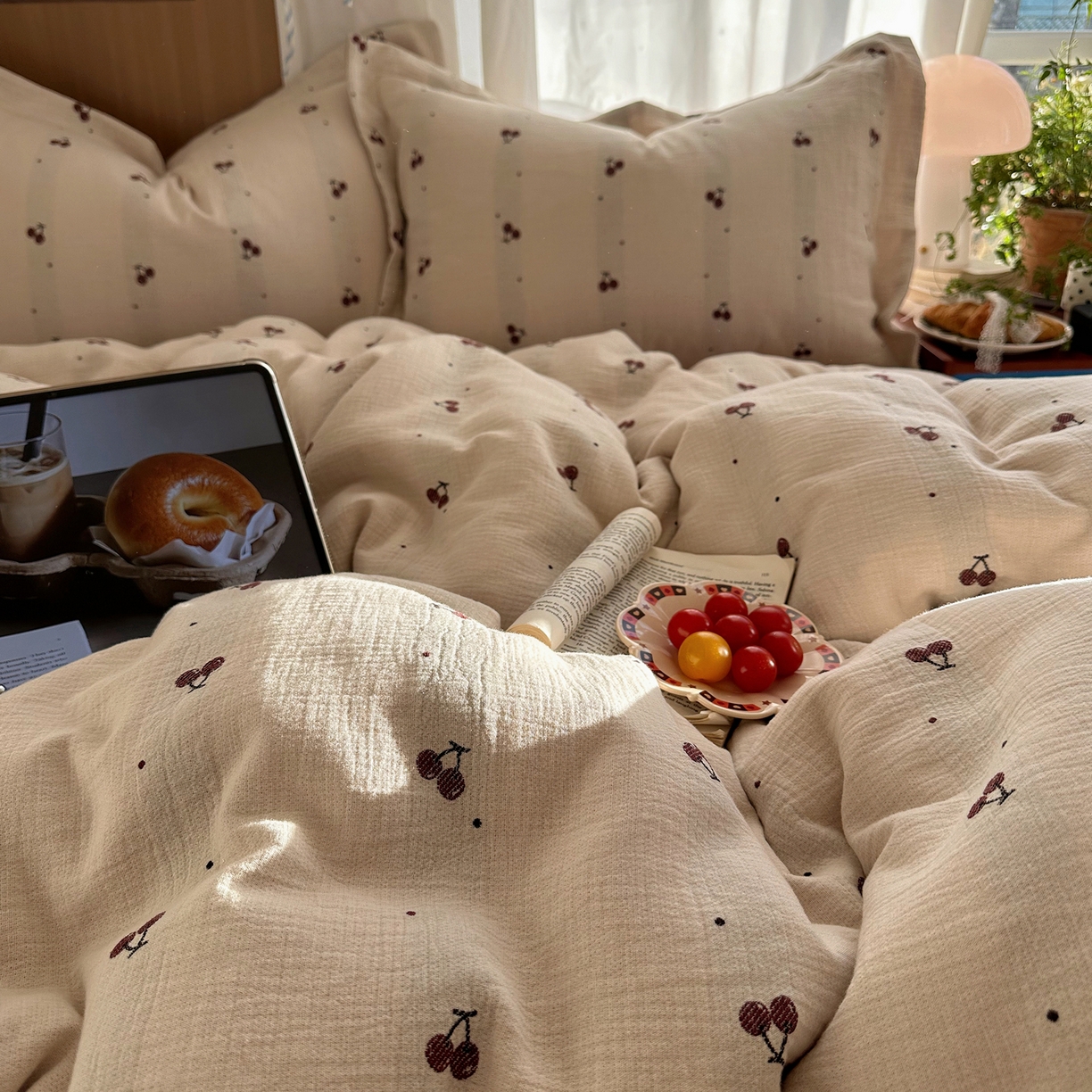 91家纺网 家纺一手货源 找家纺 萝莉家纺 2026新款全棉纯棉色织双层纱提花四件套 点点樱桃