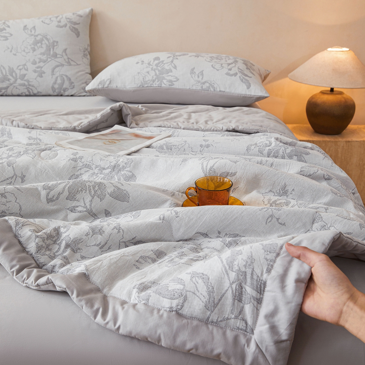 91家纺网 家纺一手货源 找家纺 乐家毛巾被（工厂自产自销） 2026新款全棉色织三层提花夏季大豆纤维被 柔枝