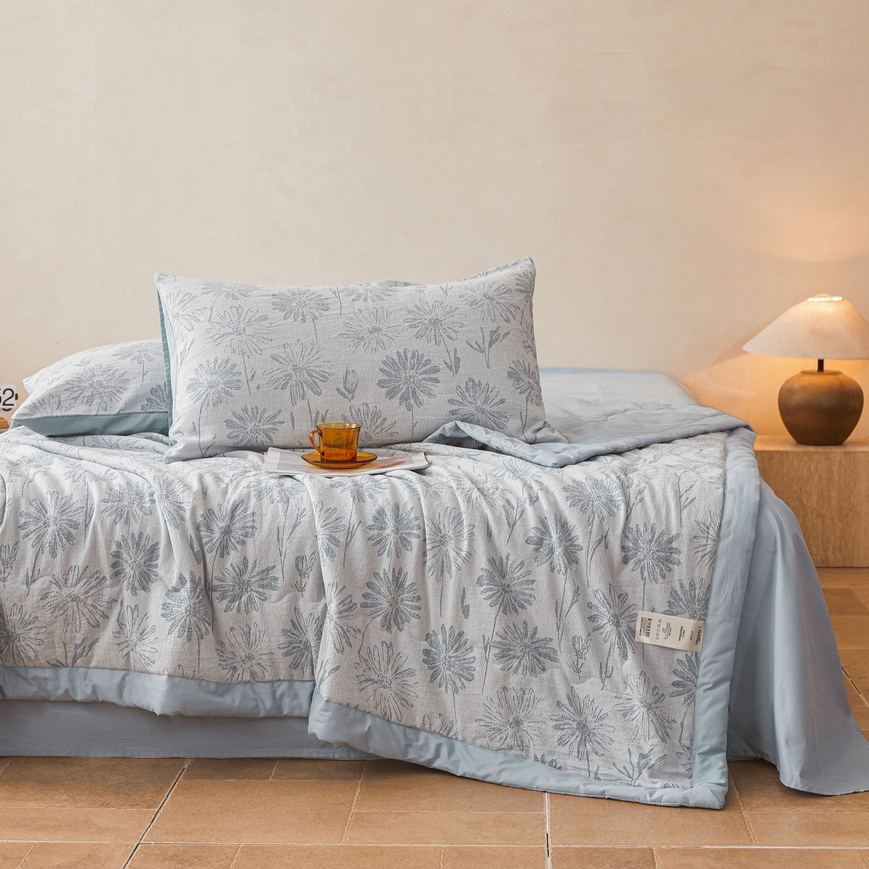 91家纺网 家纺一手货源 找家纺 乐家毛巾被（工厂自产自销） 2026新款全棉色织三层提花夏季大豆纤维被 小雏菊