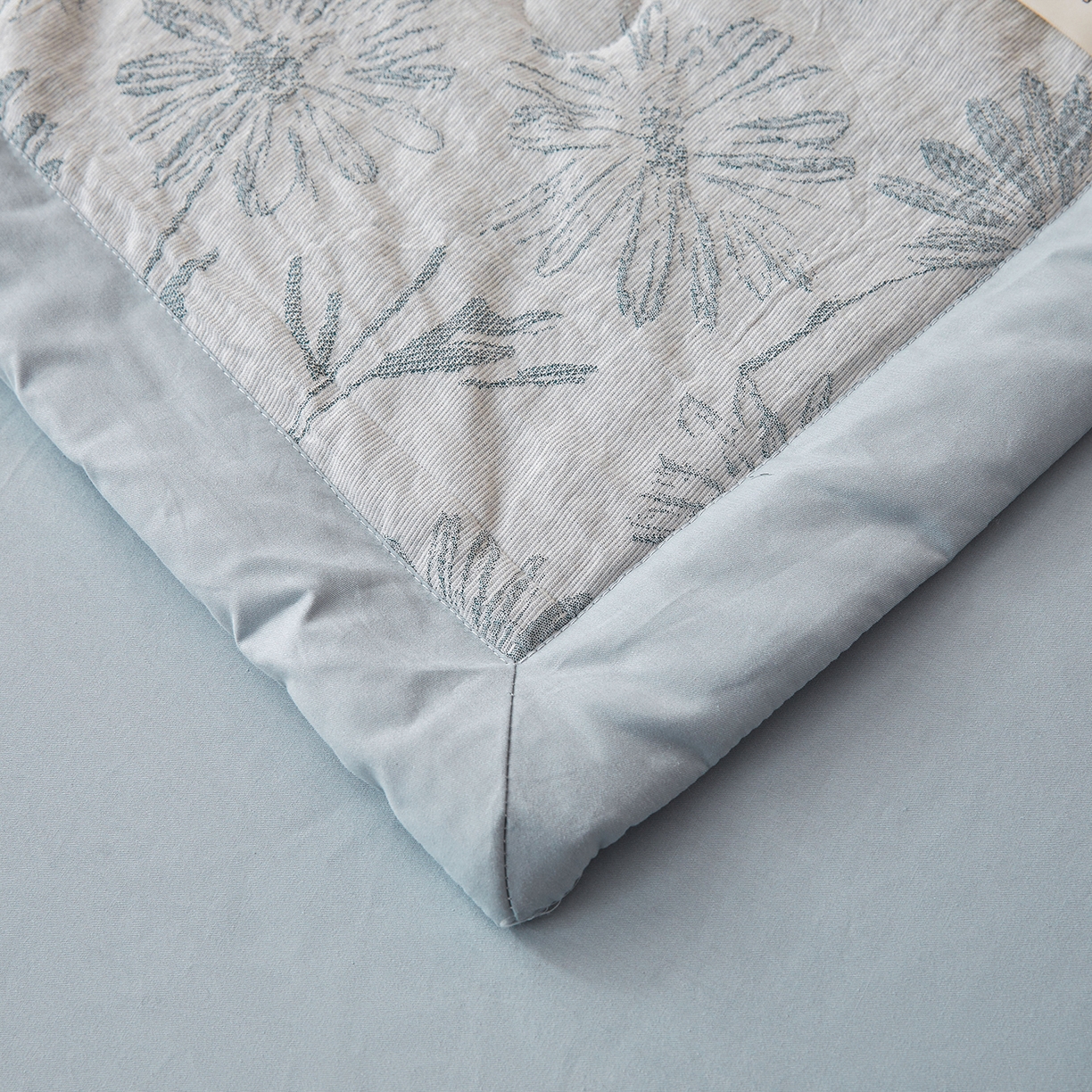 91家纺网 家纺一手货源 找家纺 乐家毛巾被（工厂自产自销） 2026新款全棉色织三层提花夏季大豆纤维被 小雏菊