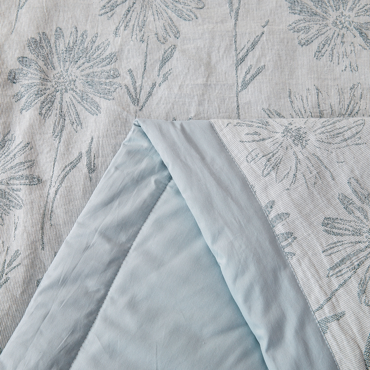 91家纺网 家纺一手货源 找家纺 乐家毛巾被（工厂自产自销） 2026新款全棉色织三层提花夏季大豆纤维被 小雏菊