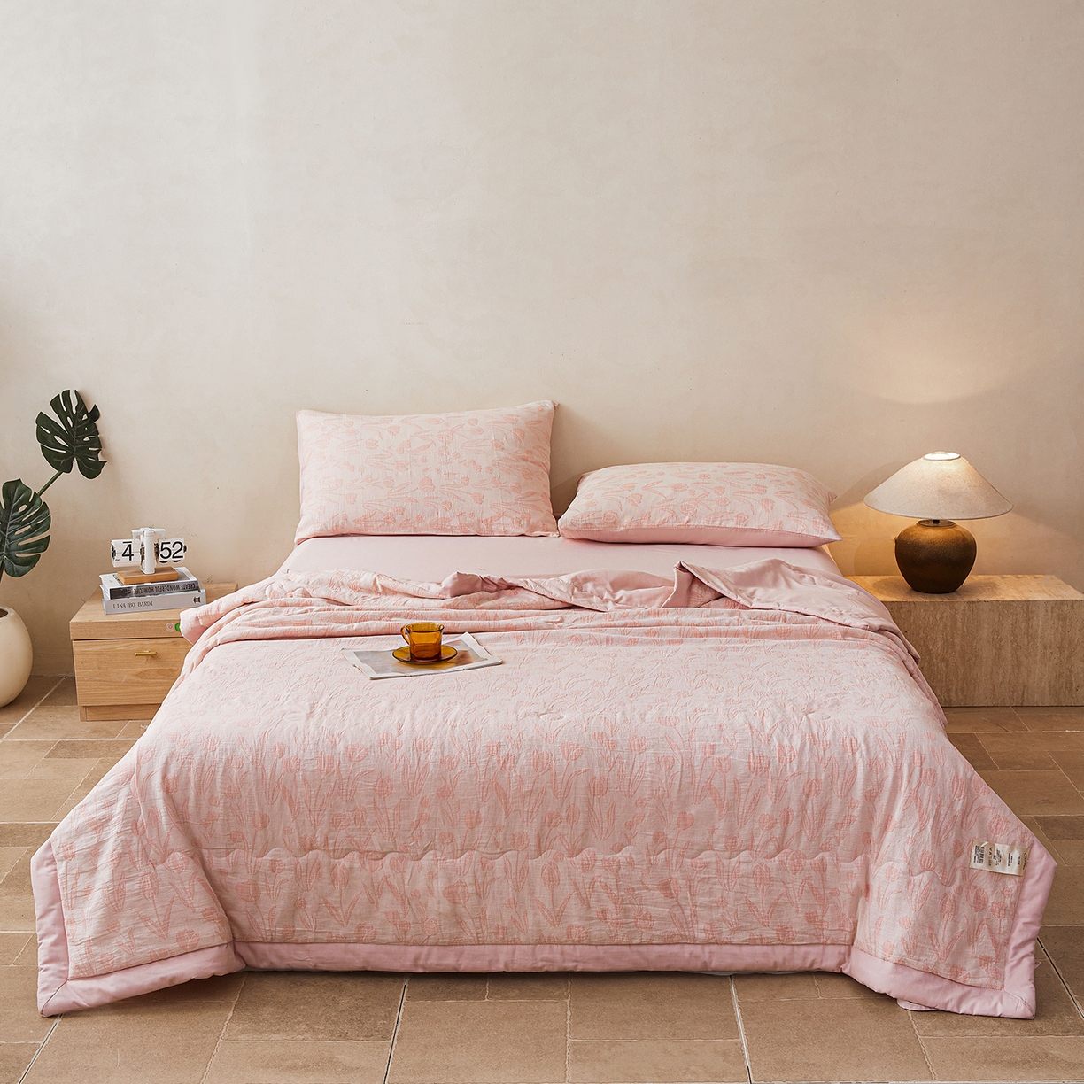 91家纺网 家纺一手货源 找家纺 乐家毛巾被（工厂自产自销） 2026新款全棉色织三层提花夏季大豆纤维被 胭粉