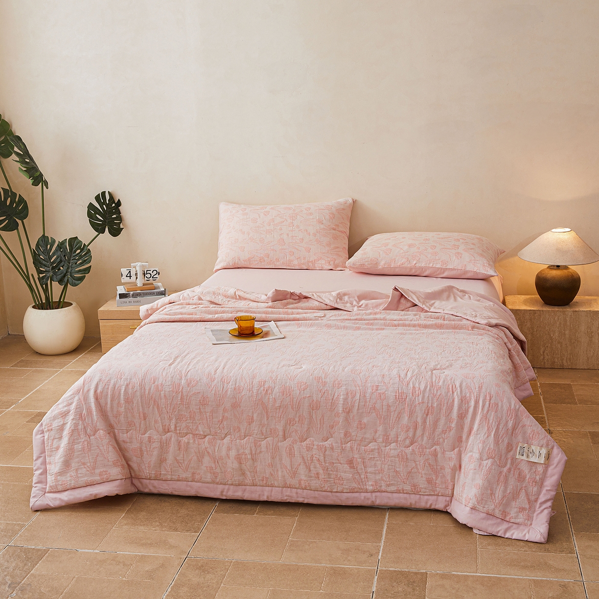 91家纺网 家纺一手货源 找家纺 乐家毛巾被（工厂自产自销） 2026新款全棉色织三层提花夏季大豆纤维被 胭粉