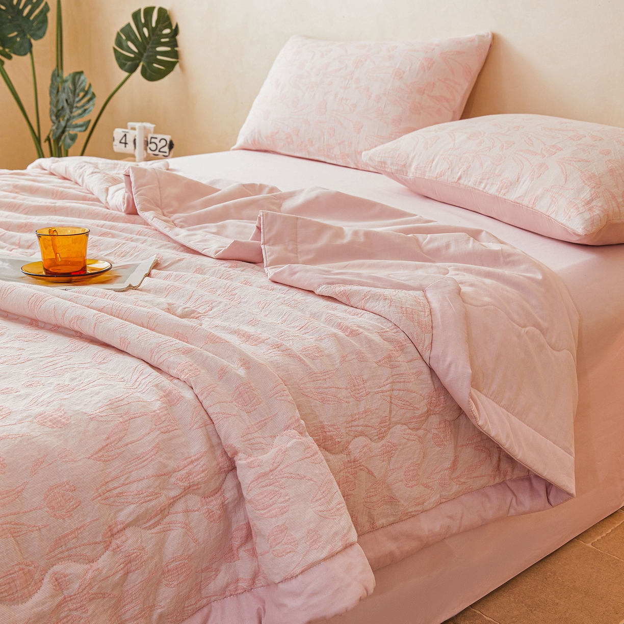 91家纺网 家纺一手货源 找家纺 乐家毛巾被（工厂自产自销） 2026新款全棉色织三层提花夏季大豆纤维被 胭粉