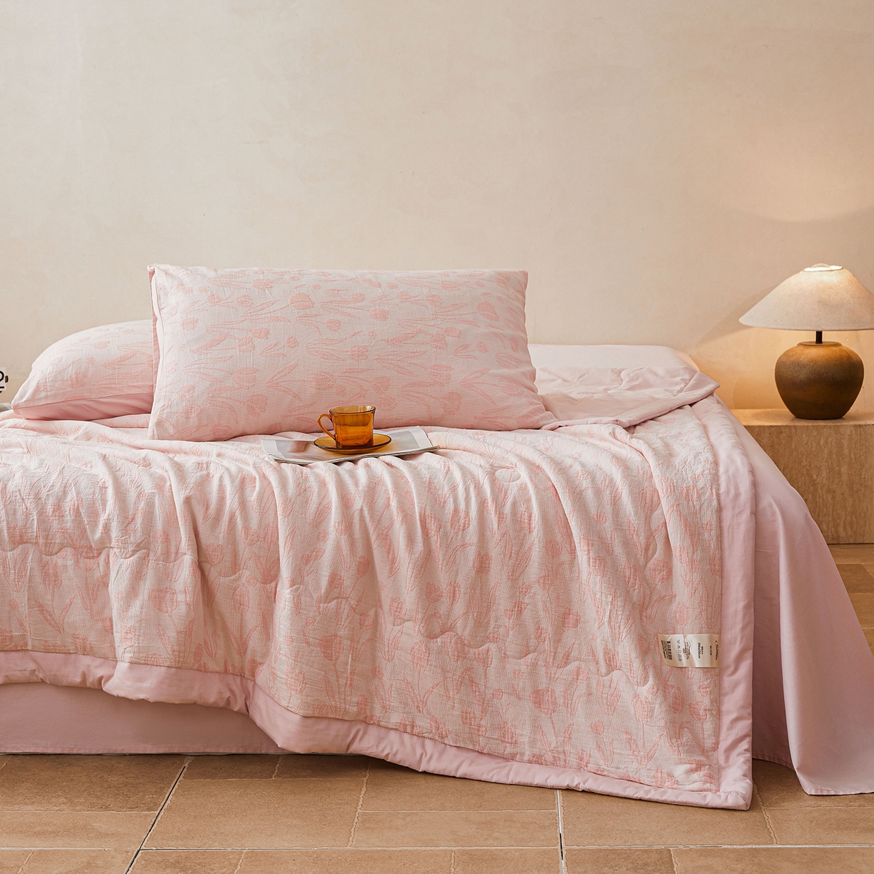 91家纺网 家纺一手货源 找家纺 乐家毛巾被（工厂自产自销） 2026新款全棉色织三层提花夏季大豆纤维被 胭粉