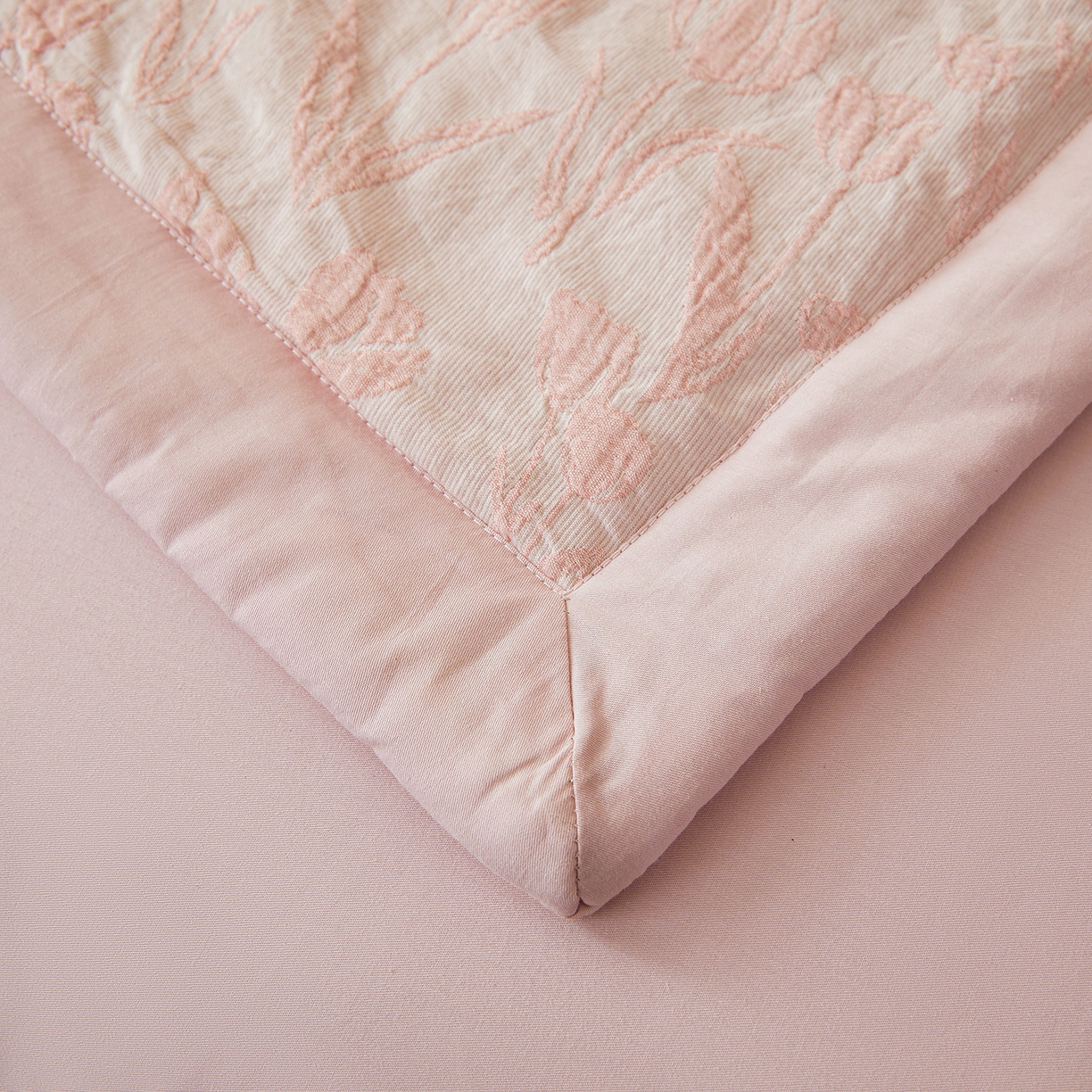 91家纺网 家纺一手货源 找家纺 乐家毛巾被（工厂自产自销） 2026新款全棉色织三层提花夏季大豆纤维被 胭粉