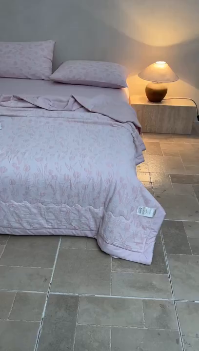 91家纺网 家纺一手货源 找家纺 乐家毛巾被（工厂自产自销） 2026新款全棉色织三层提花夏季大豆纤维被 胭粉