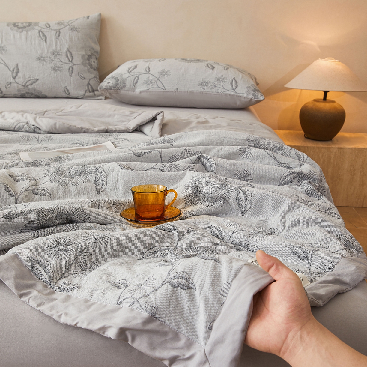 91家纺网 家纺一手货源 找家纺 乐家毛巾被（工厂自产自销） 2026新款全棉色织三层提花夏季大豆纤维被 叶影清风