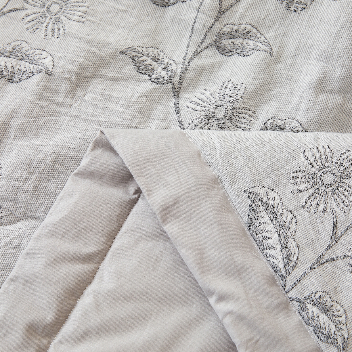 91家纺网 家纺一手货源 找家纺 乐家毛巾被（工厂自产自销） 2026新款全棉色织三层提花夏季大豆纤维被 叶影清风