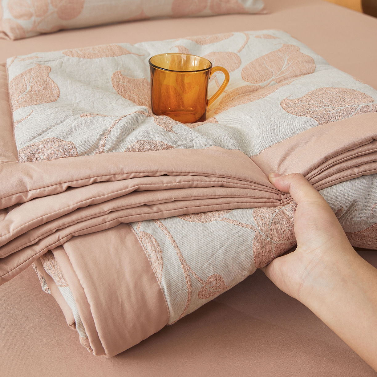 91家纺网 家纺一手货源 找家纺 乐家毛巾被（工厂自产自销） 2026新款全棉色织三层提花夏季大豆纤维被 枝繁叶茂