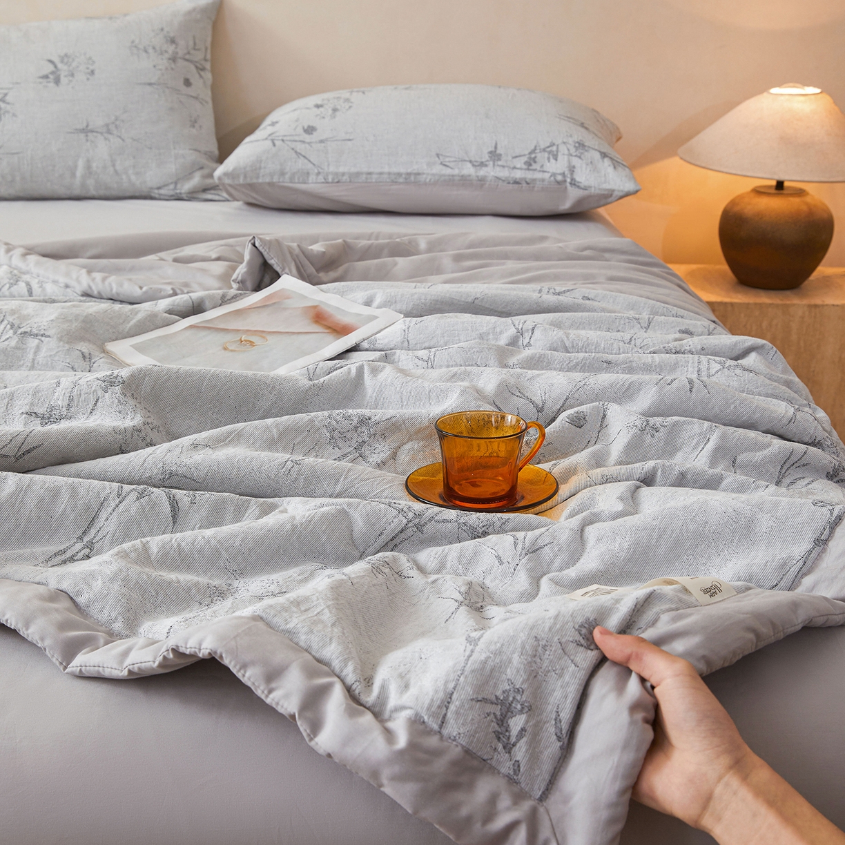 91家纺网 家纺一手货源 找家纺 乐家毛巾被（工厂自产自销） 2026新款全棉色织三层提花夏季大豆纤维被 竹影