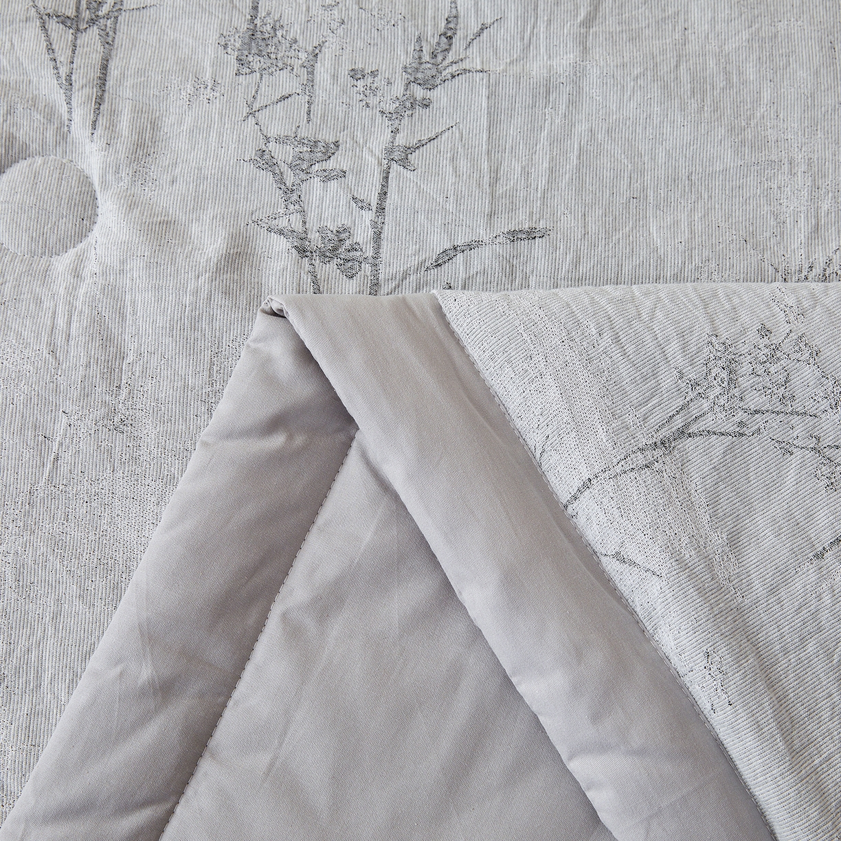 91家纺网 家纺一手货源 找家纺 乐家毛巾被（工厂自产自销） 2026新款全棉色织三层提花夏季大豆纤维被 竹影