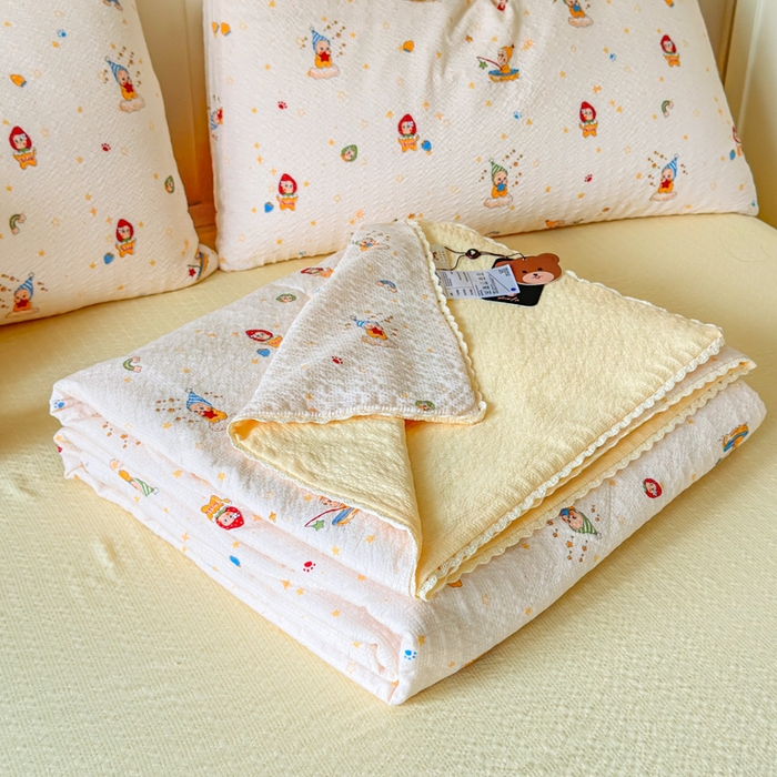 91家纺网 家纺一手货源 找家纺 （总）梦舒阳 2026新款泡芙棉夏被花边款泡芙纱夏凉被四件套空调被带小熊吊牌