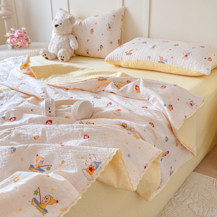 91家纺网 家纺一手货源 找家纺 （总）梦舒阳 2026新款泡芙棉夏被花边款泡芙纱夏凉被四件套空调被带小熊吊牌