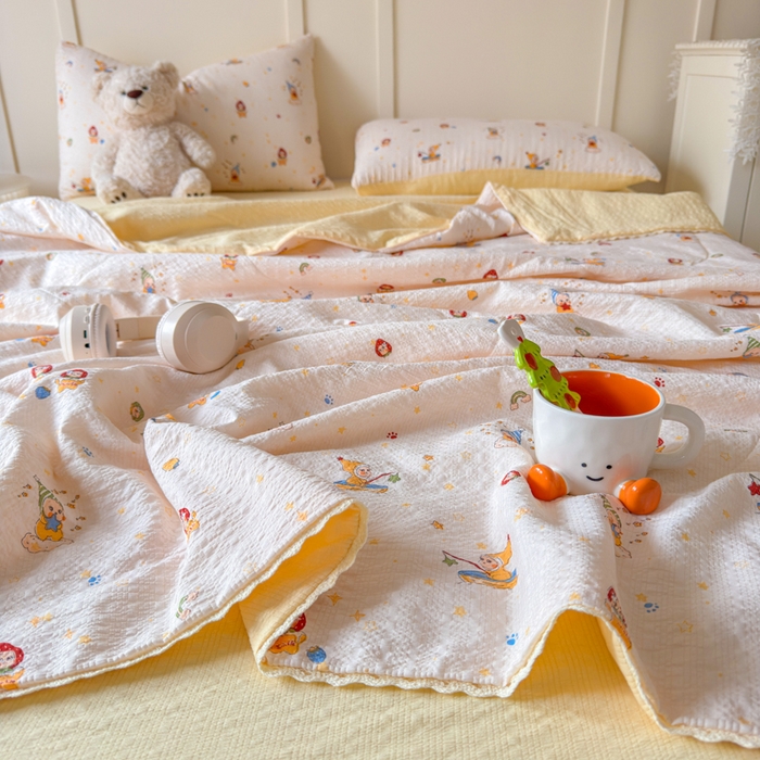 91家纺网 家纺一手货源 找家纺 （总）梦舒阳 2026新款泡芙棉夏被花边款泡芙纱夏凉被四件套空调被带小熊吊牌