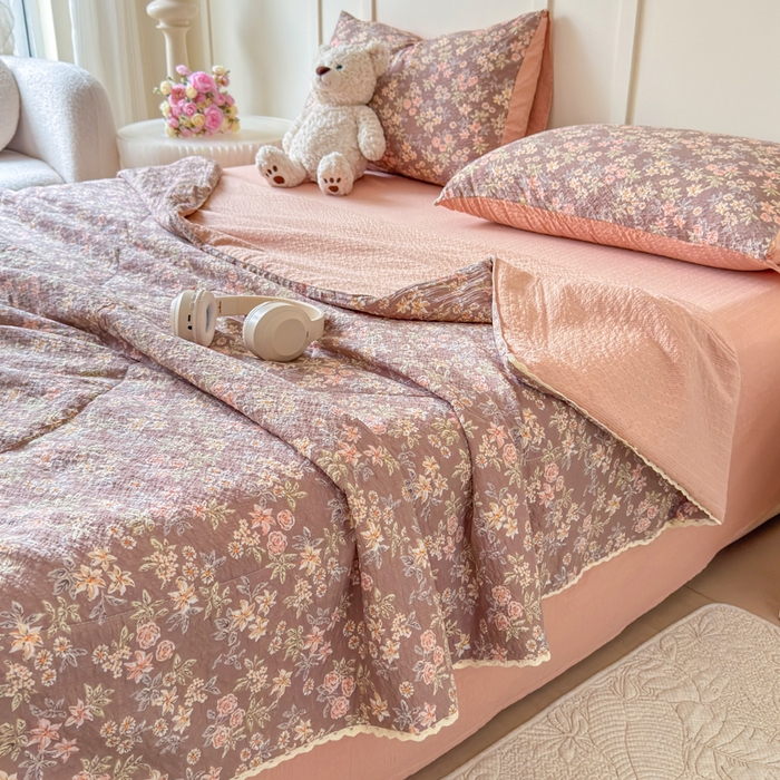 91家纺网 家纺一手货源 找家纺 （总）梦舒阳 2026新款泡芙棉夏被花边款泡芙纱夏凉被四件套空调被带小熊吊牌